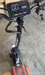 Trottinette électrique Q30Pro d'occasion, 90 % neuve. Quelques traces d'utilisation, testée et fonctionnelle.