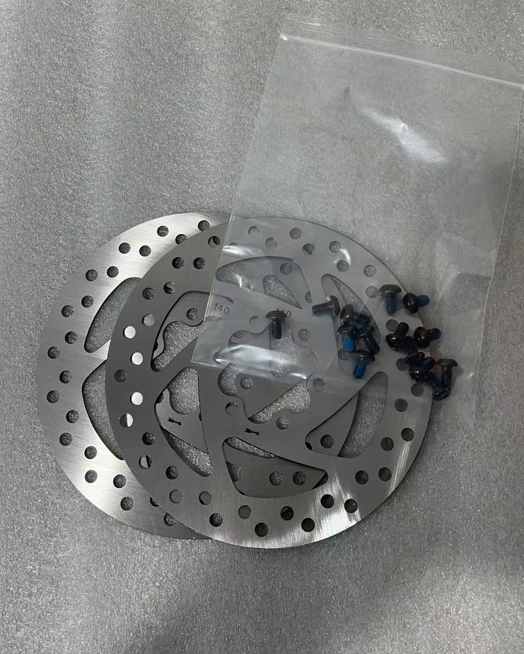 Front and rear brake discs (1 pair) for GT08 scooters.